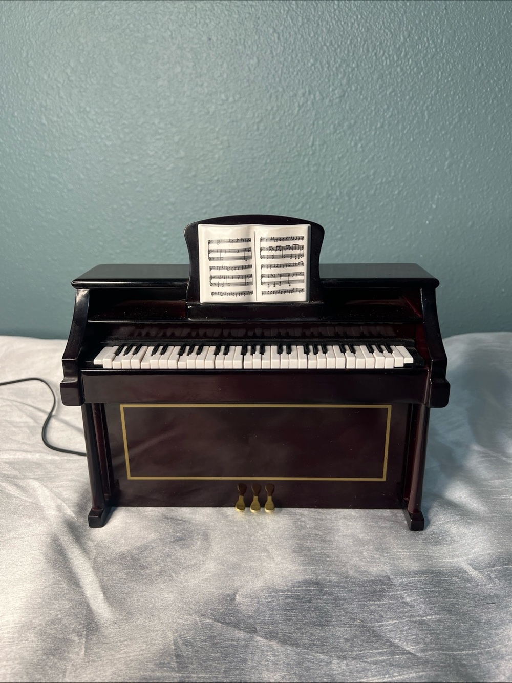 Vintage Mr. Christmas piano /organ - plays Christmas & year round songs